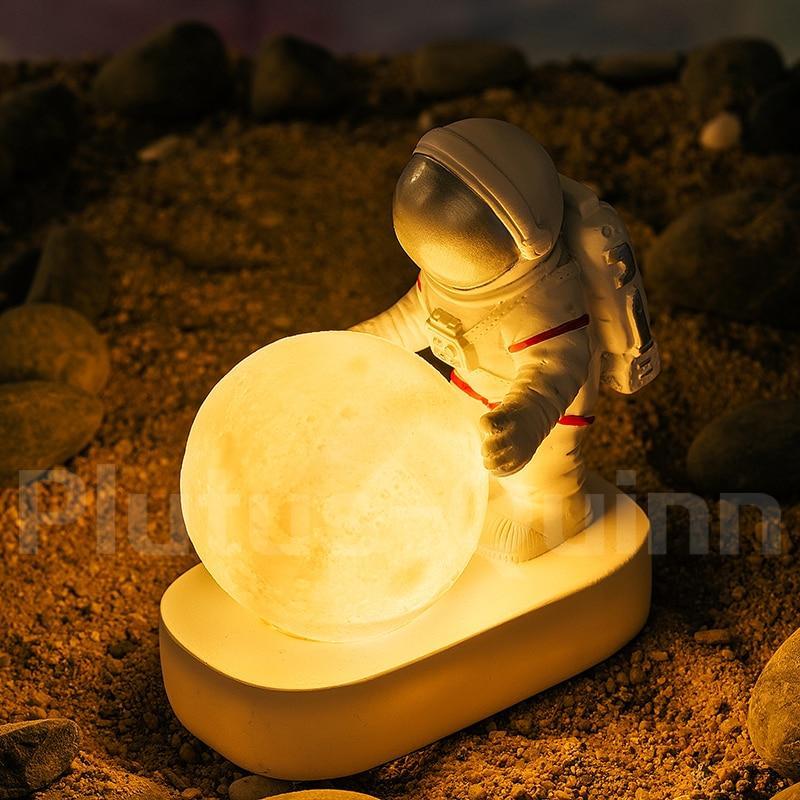 Universe Light™ Astronaut Moon Lamp