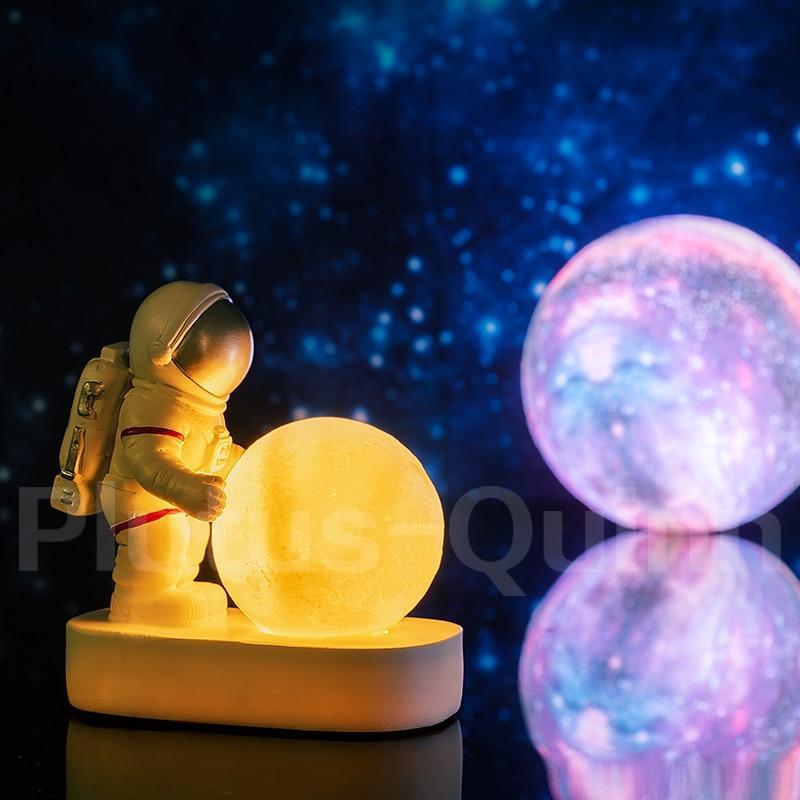 Universe Light™ Astronaut Moon Lamp