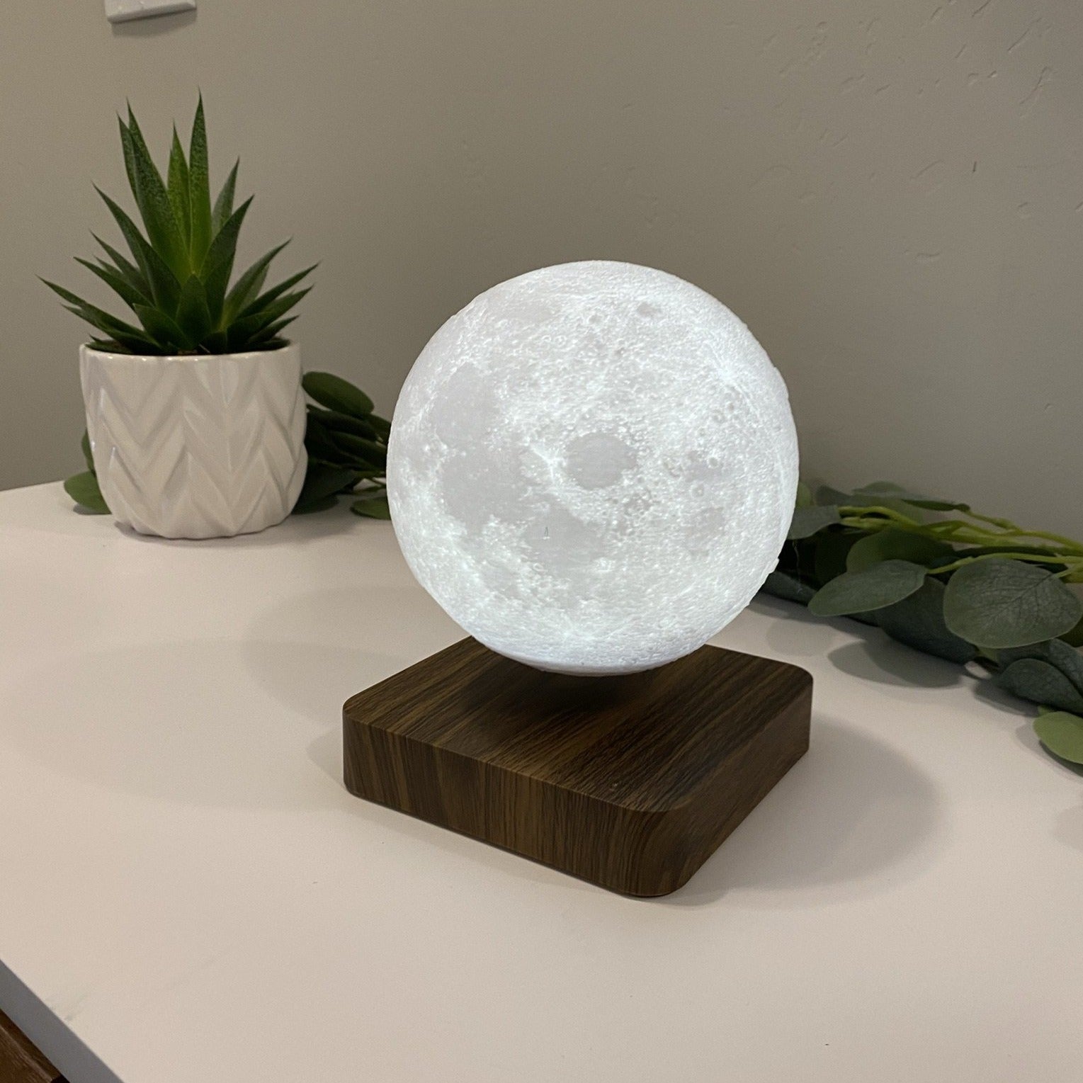 Universe Light™ Levitating Moon Lamp